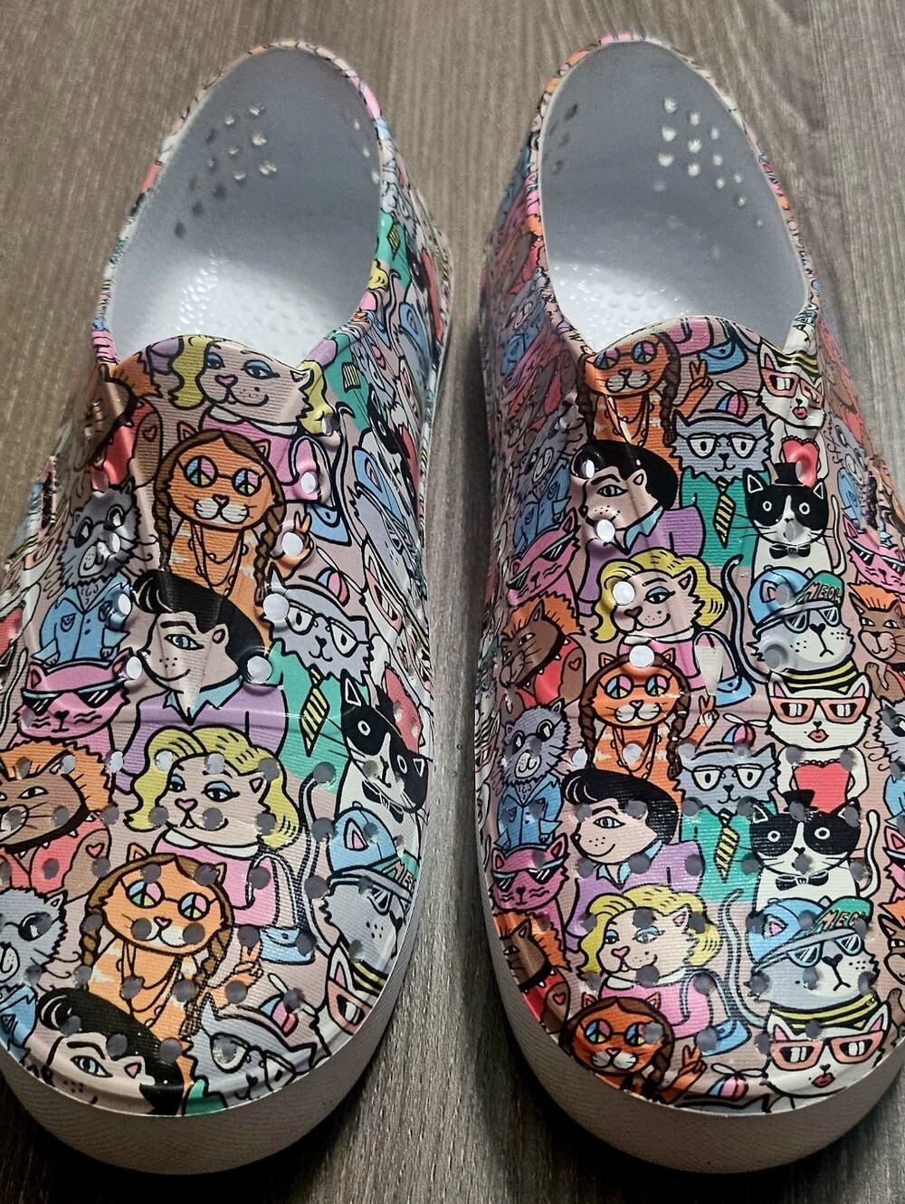 BOBS from Skechers Aquamenance Dog/Cat Cartoon Print Rubber Slip Ons Size 6